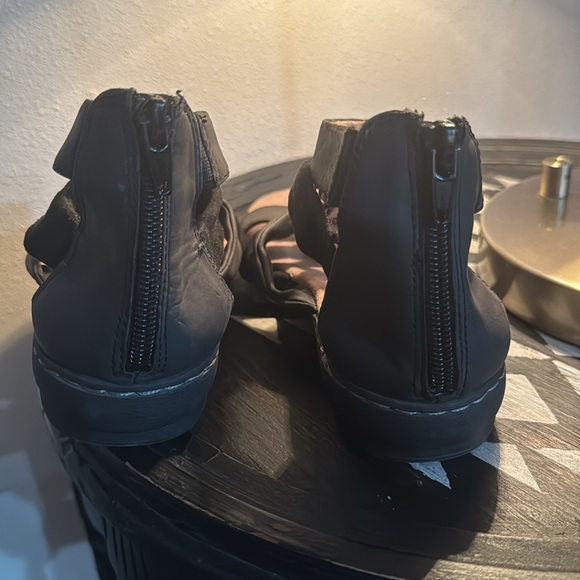 SOUL Naturalizer Black Sandals - Picture 7 of 12